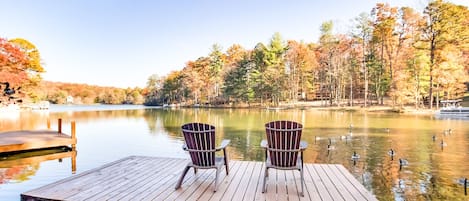 Welcome to lakefront living in the Great Smoky Mountains!