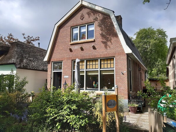 Außenseite Ferienhaus [Sommer]