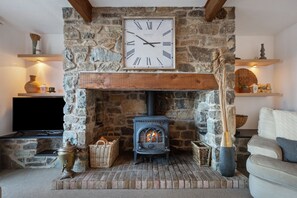 hot tub, sea views, luxury cottage, Log Burner