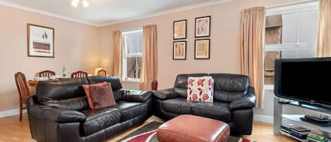 Lovely Apartment, Close to Beaches, Harbour and Town Centre