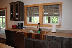 Farm sinks with dish soap and paper towels provided