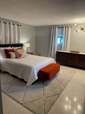 Master Bedroom- Queen size bed with dresser and Smart TV
