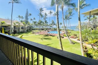 Lae Nani 224 Beautiful Ocean Front Condo Overlooking the Pool and Ocean
