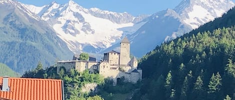 Blick aus allen Zimmern und vom Balkon - schöner geht's fast nicht :-)