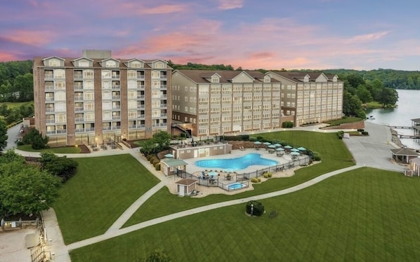 The Pointe at Mariners Landing.