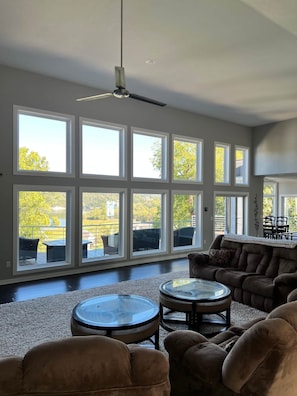 Large Windows - Lake and Golf Course View