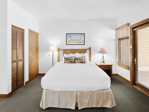 Studio with Queen Bed & Sleeper Sofa