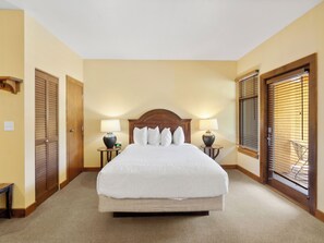 Studio with Queen Bed & Sleeper Sofa