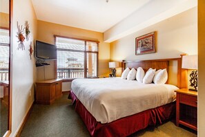 Bedroom with 1 King Bed