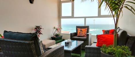 Terrasse/ Terrace
Vue sur mer