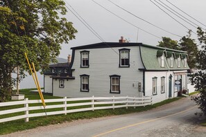 Garland House, a Time an Era and an 
Elegance
