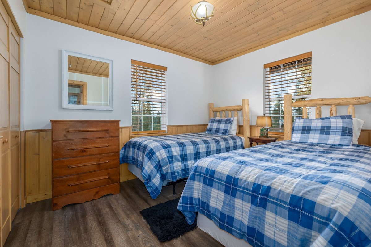 Aspen Leaf Lodges is back with 4 newly renovated cabins