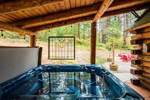 Enjoy the private hot tub. Especially enchanting in winter