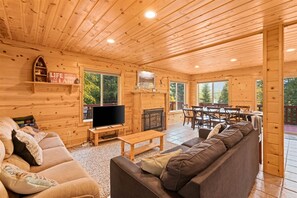 Cozy wood interiors. Close to lake.