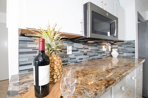 Chef's kitchen with everything you need to cook and serve meals!
