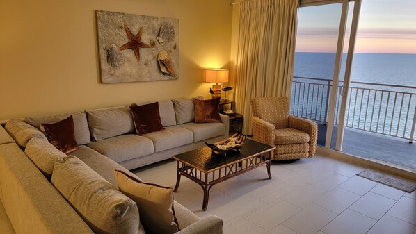 Living Area with Direct Beach & Gulf Views