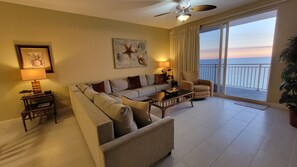 Large Living Area with Direct Beach & Gulf Views