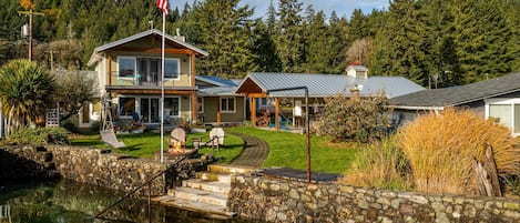 Welcome to the Hood Canal Retreat!