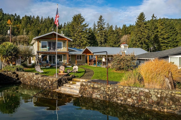 Welcome to the Hood Canal Retreat!