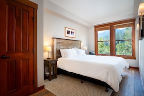 This inviting king-size bedroom offers a spacious closet and a private bathroom, creating a perfect retreat.