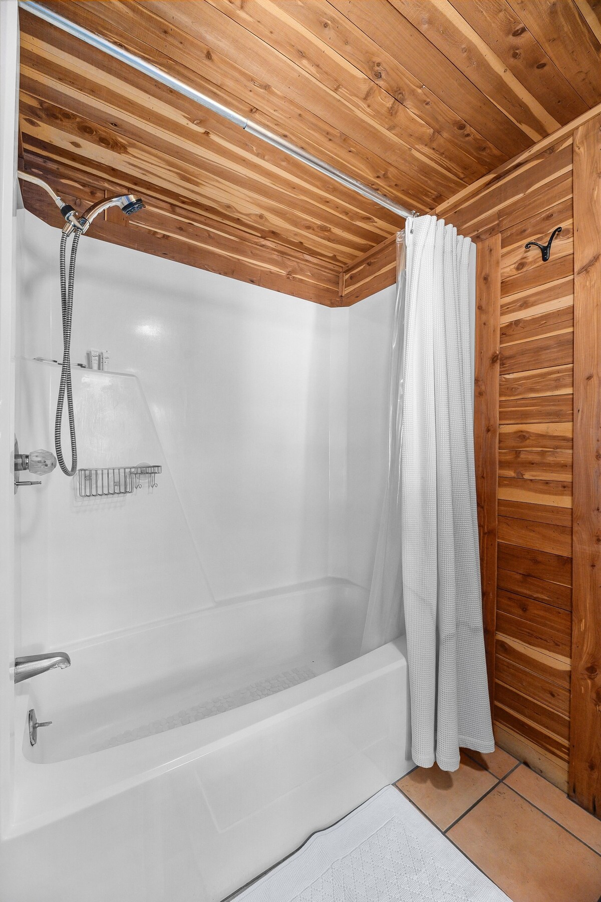 Lake Travis Lakefront Oasis, 3 Private Cabins, Hot Tub, Huge Private Boat Dock
