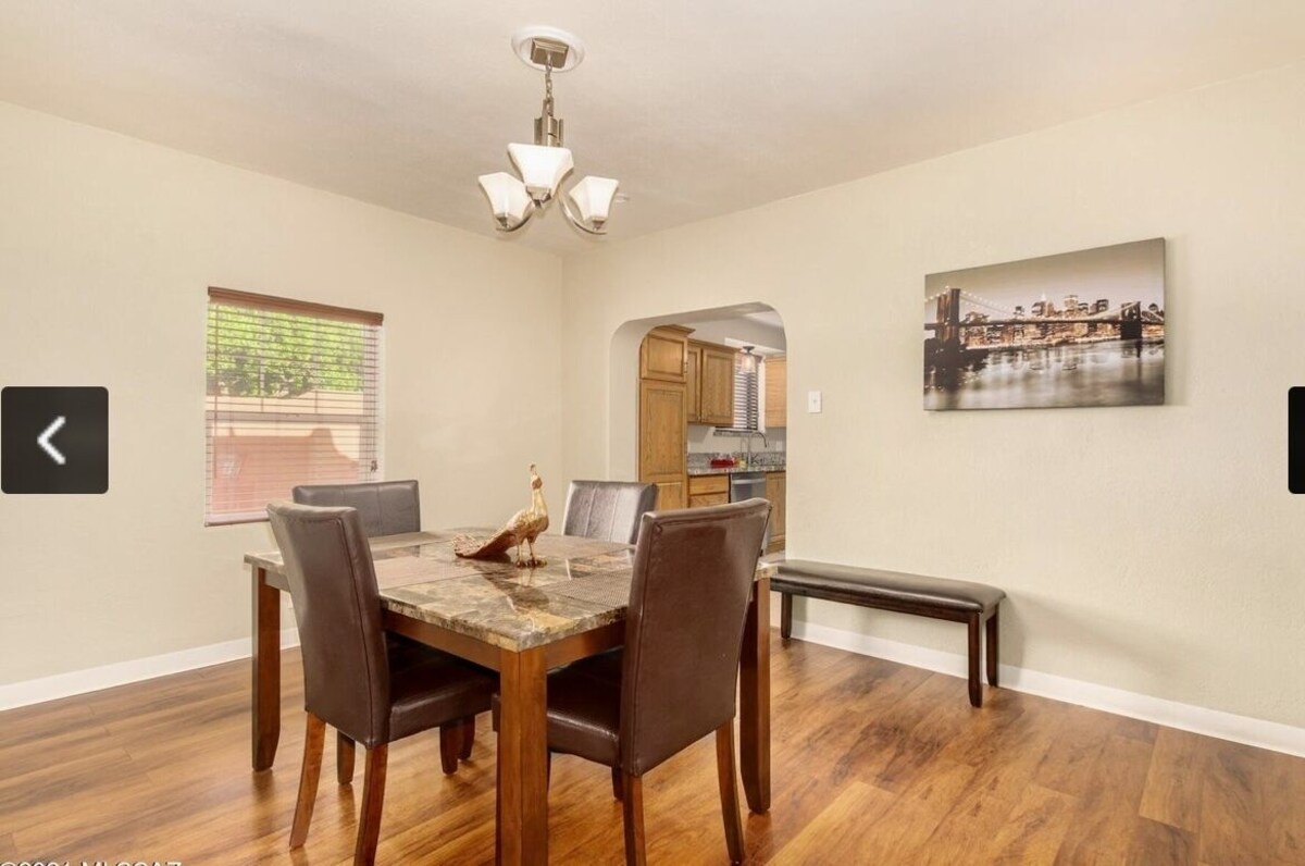 Low Summer Rates ! A Territorial Sante Fe Home with Fenced Yard 3 mile UofA