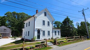 Beautiful four bedroom home close to Wellfleet Center
