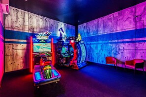 Arcade w/ Racing Game