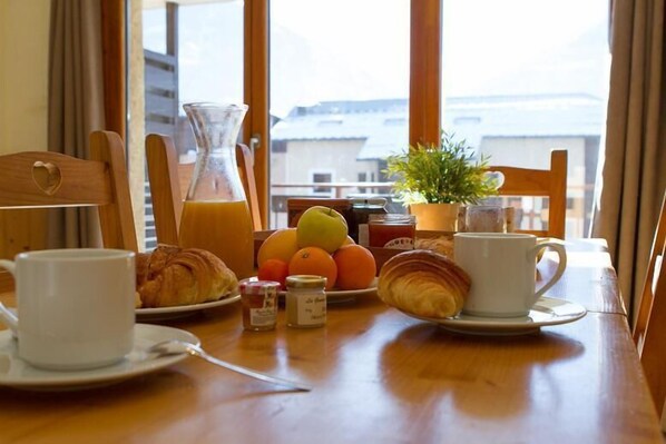 Breakfast meal