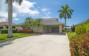 Drive way for 4 cars