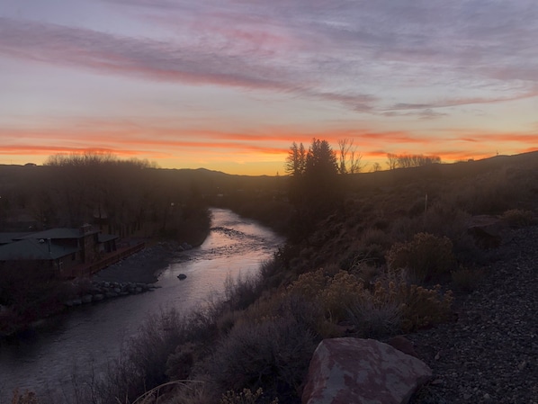 Breathtaking sunset views along the Wind River