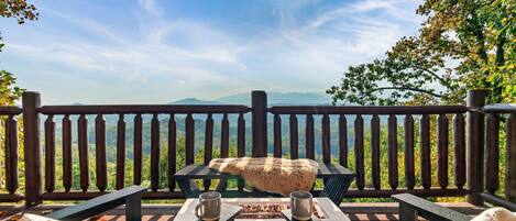 Panoramic Views overlooking Mount Leconte.