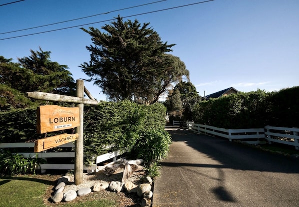 Loburn Bach Accommodation-Lake Ferry 79 Lake Ferry Rd, RD2
Featherston