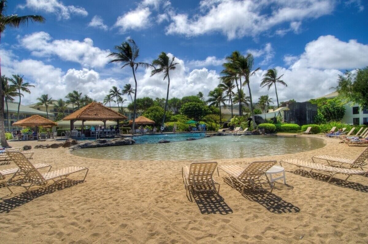 4 Star Oceanfront Property, Kauai Beach Resort, 4 Pools, Restaurants on Site