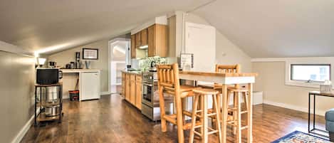 Wallingford Vacation Rental | 1BR | 1BA | 600 Sq Ft | Stairs Required for Access