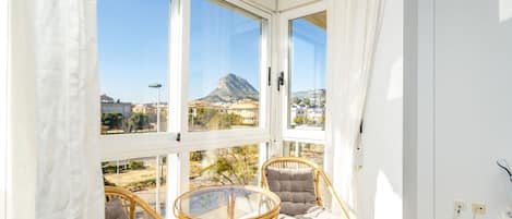 Eigentum, Möbel, Gebäude, Schatten, Holz, Interior Design, Komfort, Fenster, Vorhang