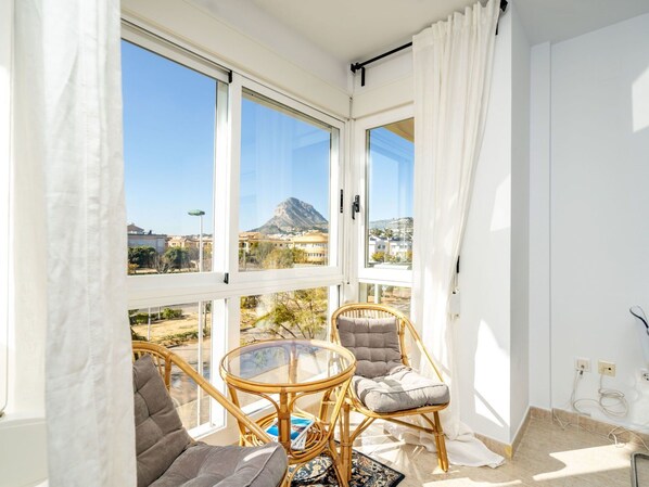 Eigentum, Möbel, Gebäude, Schatten, Holz, Interior Design, Komfort, Fenster, Vorhang