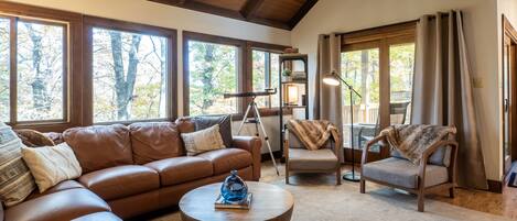 Luxe 3 BR 2 BA Chalet | Steps to Ski & Hike | Seasonal Views | Gas Fire Pit