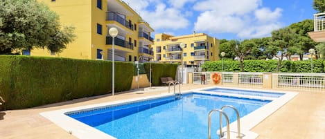 Water, Sky, Cloud, Plant, Property, Daytime, Building, Swimming Pool, Azure, Architecture