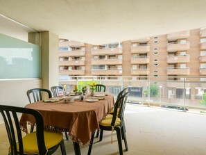 Table, Property, Furniture, Building, Chair, Window, Interior Design, Architecture, Rectangle