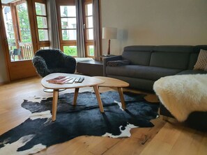 Brown, Furniture, Property, Window, Wood, Comfort, Couch, Interior Design, Flooring, Floor