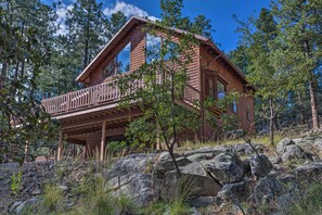 Cabin Exterior | Prescott National Forest Views