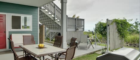 Naalehu Vacation Rental | 2BR | 1BA | 1,500 Sq Ft | Stairs Required