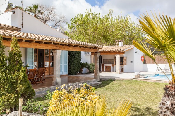 Villa Can Garú - Garden BBQ (1)