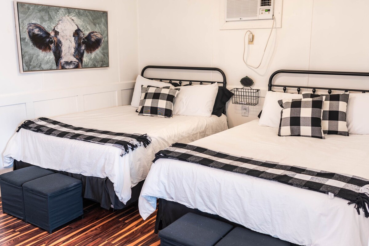 Farmhouse bed and bath