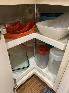 We provide Pitchers, mixing bowls, blender, bakeware, & storage containers.