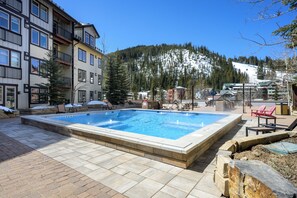 Oversized Founders Pointe hot tub
