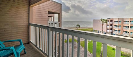 Corpus Christi Vacation Rental | 1BR | 1BA | Step-Free Access via Elevator