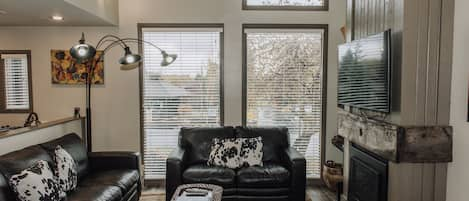 Living Room with view of the Swimming pool and golf course