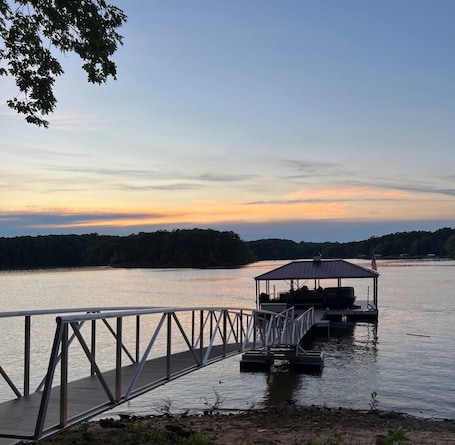 Lake Front Home on Buggs Island / Kerr Lake<br>Close to Bluestone Boat Ramp!の画像